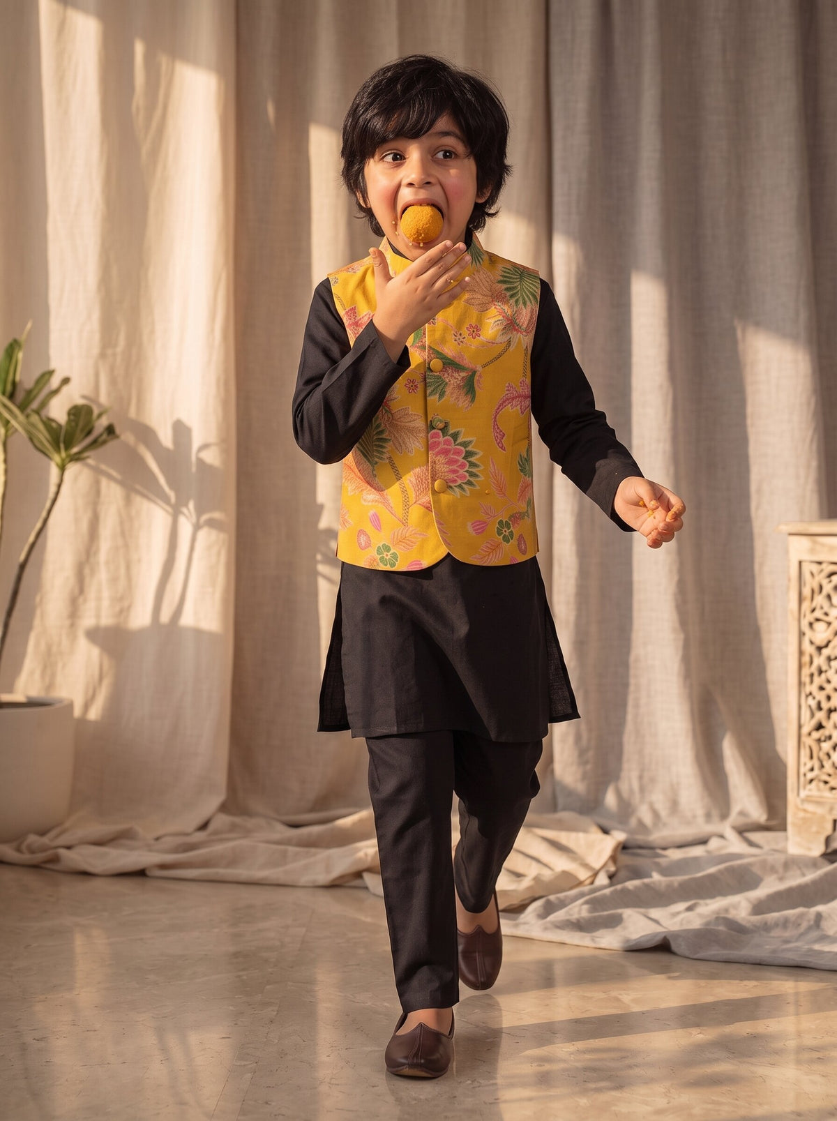 Boys Yellow Black Viscose Printed Kurta Pyjama With Koti
